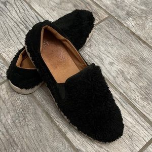 Ugg slides size 9.5